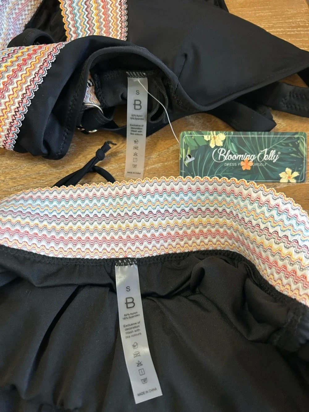 Blooming Jelly Womens High Waisted Tummy Control Swimsuit Size Small NWT - Picture 3 of 5